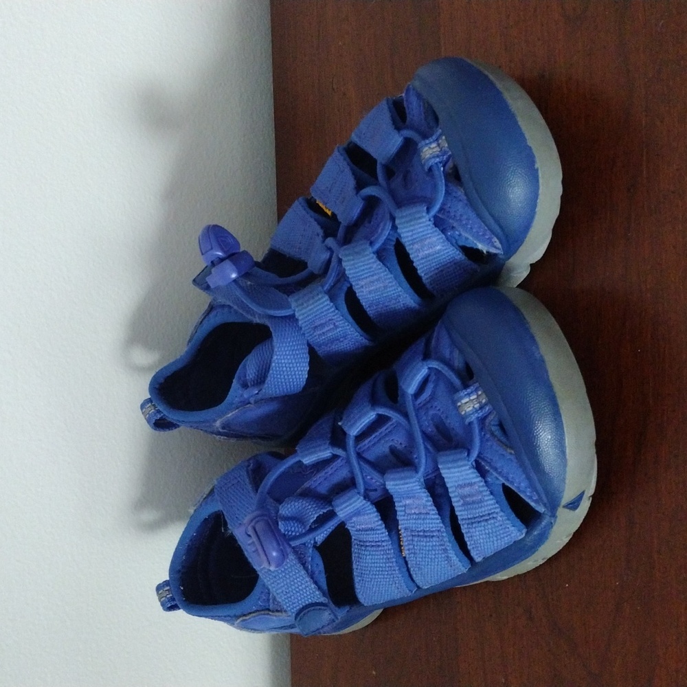 Excellent condition Keen sandals size 13